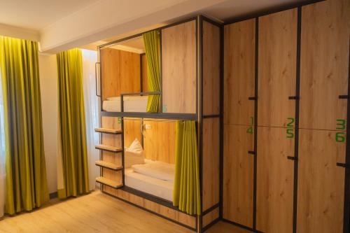 1 twin bed
