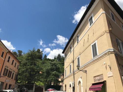 Exterior view, Casa Cervasi in Pergola (Urbino)