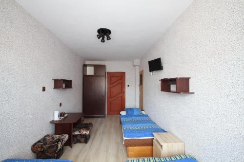 3 twin beds