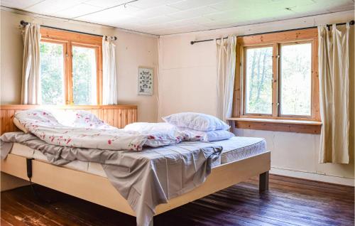 3 Bedroom Cozy Home In Jämshög (3 Bedroom Cozy Home In Jamshog) in 옘스회그