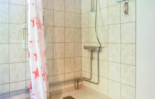 화장실, 3 Bedroom Cozy Home In Jämshög (3 Bedroom Cozy Home In Jamshog) in 옘스회그