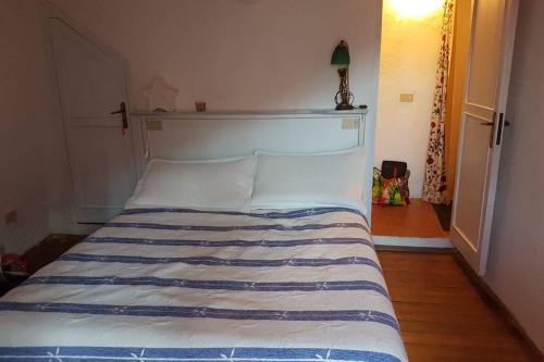  Ruhig gelegenes Häuschen im ligurischen Bergdorf in Dolcedo