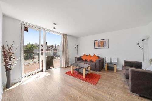 Kennet House Superior Serviced Apartment by Ferndale photo 3