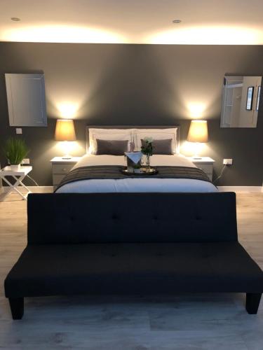 The Chalet in เวสต์ฮิล