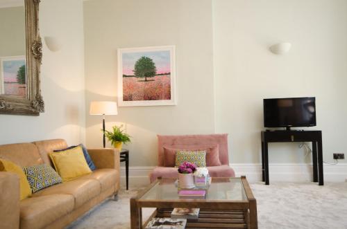 Seaview Mansion Apartment - Central Hove with PARKING