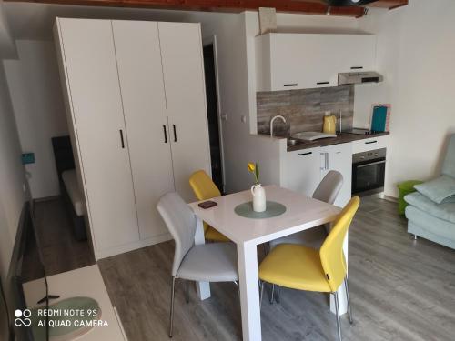  FINA M Studio Apartman, Unterkunft in Kali