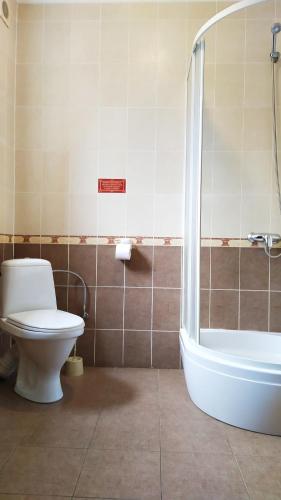 Standard Double Room image 6