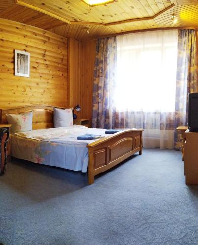 Standard Double Room image 7
