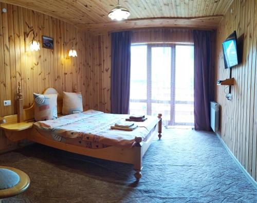 Double Room with Balcony image 6