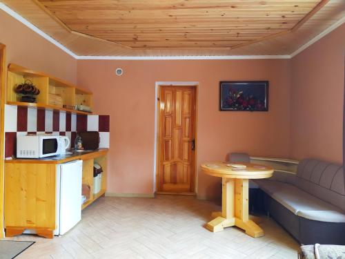 Double Room with Balcony image 2
