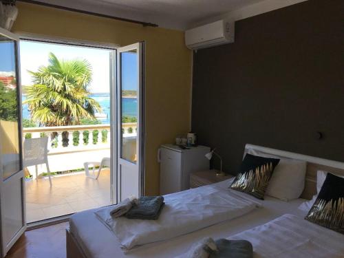  Apartments and Rooms Villa Luci in Barbat na Rabu