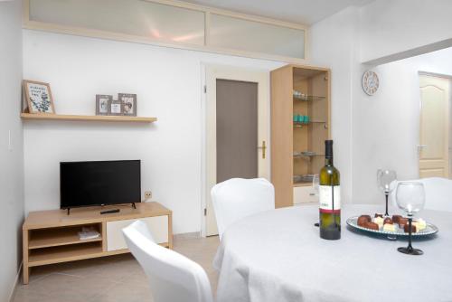 Two Bedroom Apartment with Terrace image 9