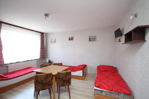 4 twin beds