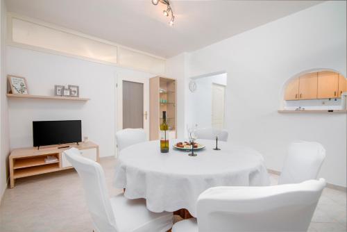Two Bedroom Apartment with Terrace image 10
