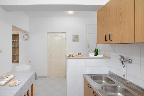 Two Bedroom Apartment with Terrace image 4