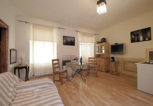 Guesthouse Lessi Room Type - Studio with Balcony