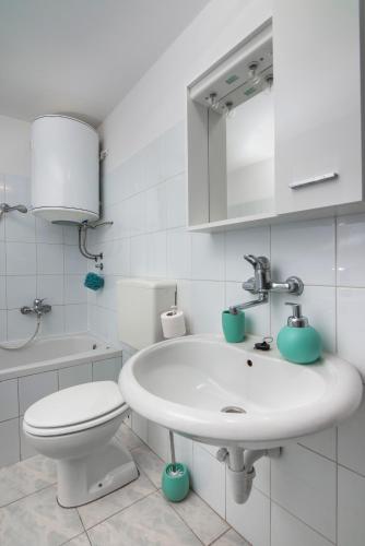 Two Bedroom Apartment with Terrace image 2