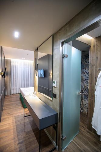 AP Hotel Boutique - image 14