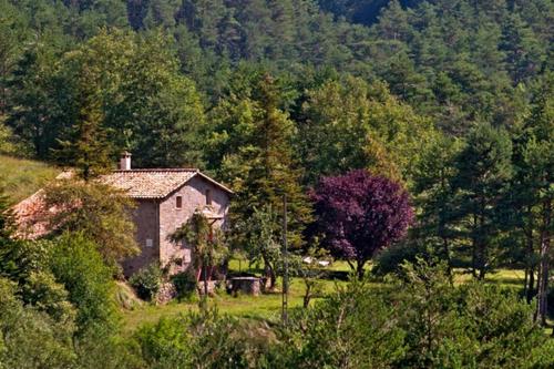 Rural Salut - Cal Peguera, casa de cuento en medio del bosque