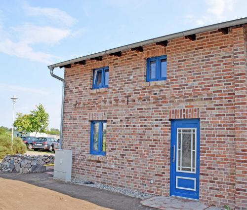 Ferienhaus zum Boddenstrand mit Ka - main image