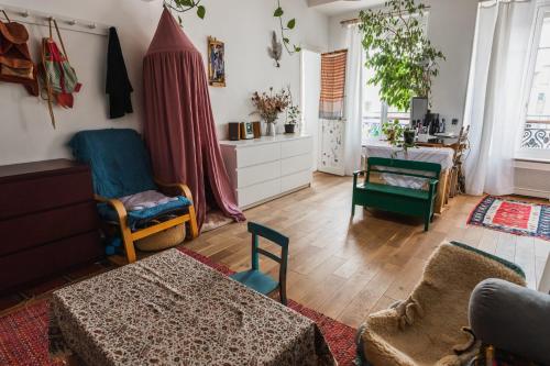 Bright atypical duplex in Menilmontant, Paryż (zdjęcie 3)