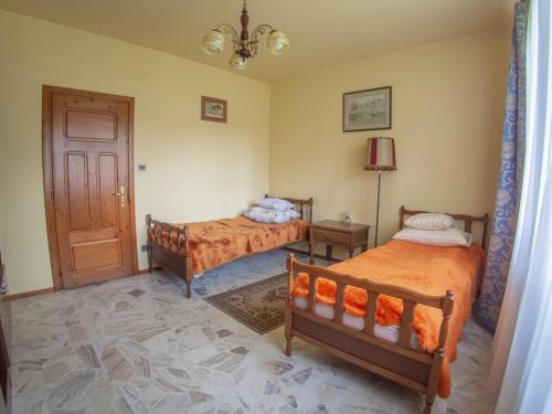 3 twin beds