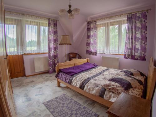 1 king bed, 1 sofa bed