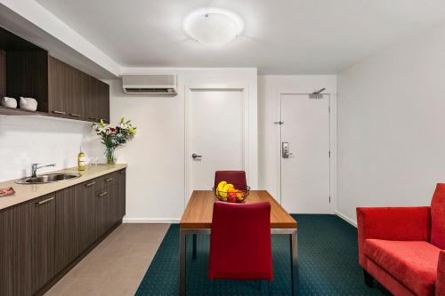 مطبخ, Melbourne Carlton Central Apartment Hotel in Carlton