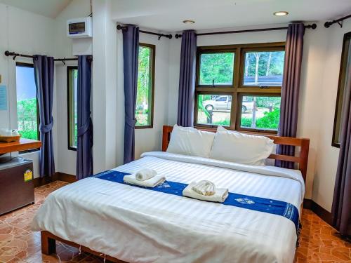 วังผา ชาเล่ต์ รีสอร์ท in Tha Wang Pha