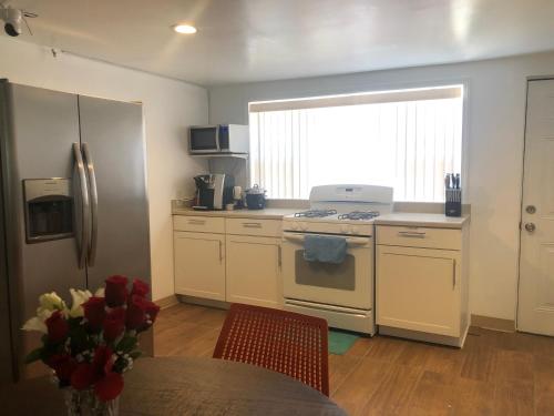 Kitchen, Hyde Park Modern Private Room - Near Univ of Chicago in Hyde Park