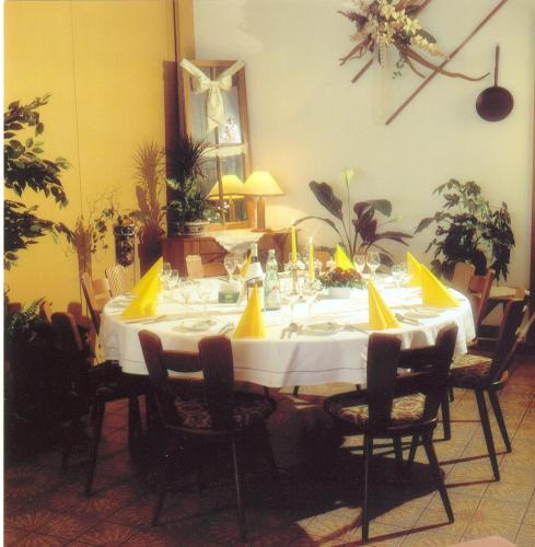 皇冠酒店 (Hotel zur Krone) in 比雷斯博爾恩