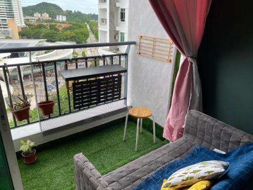 Balcony/terrace, TR Penang House for Large Family Getaways in Bayan Baru