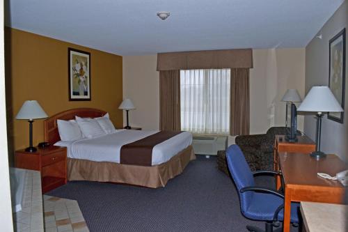 . Paola Inn and Suites