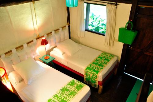 3 twin beds