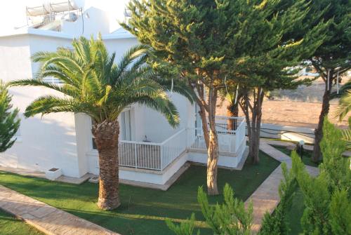 Flisvos Beach Apartments - image 14