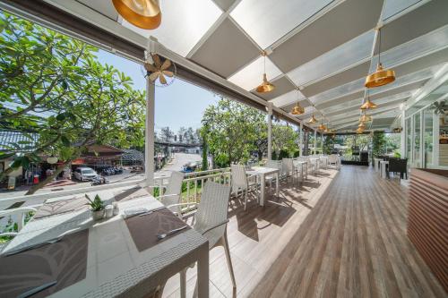 Restaurang, Rawai Palm Beach Resort - SHA Extra Plus in Phuket