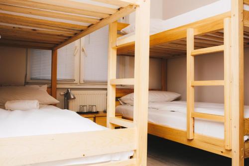 1 bunk bed