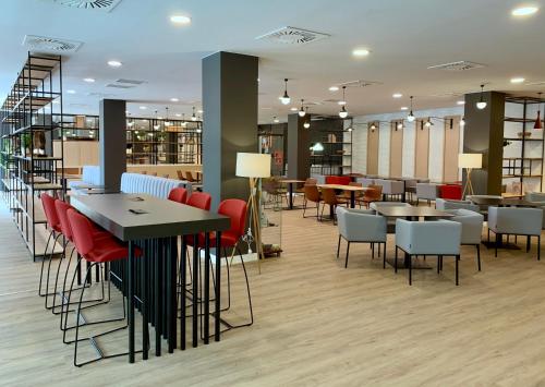 Ramada by Wyndham Valencia Almussafes - image 9