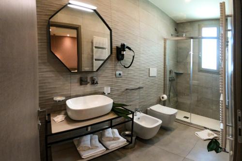 11 Catalani Rooms - image 10