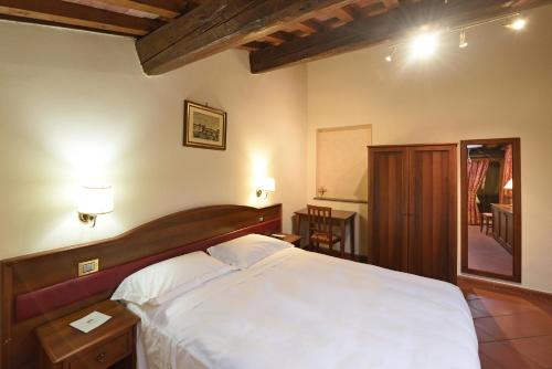 Double or Twin Room image 10