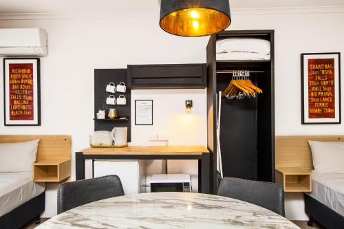 บริการและสิ่งอำนวยความสะดวก, ริเวอร์ สตรีท โมเต็ล (River Street Motel) in บาลลิน่า