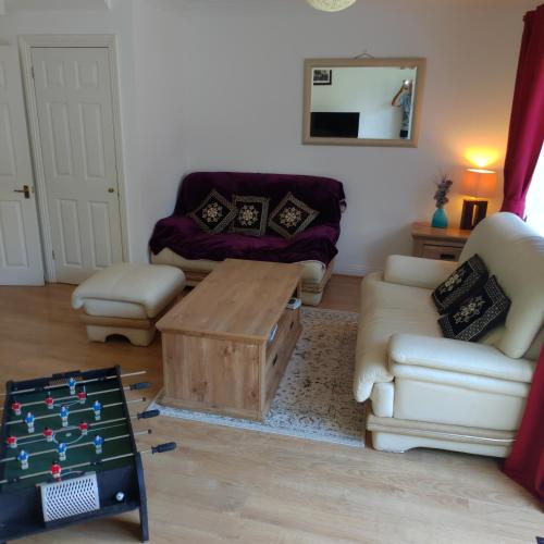 The Wickets, 3 Bedroom, 2 Bath, Free Parking & Wi-fi In Very Quiet Cul-de-sac, Maidenhead, Berkshire