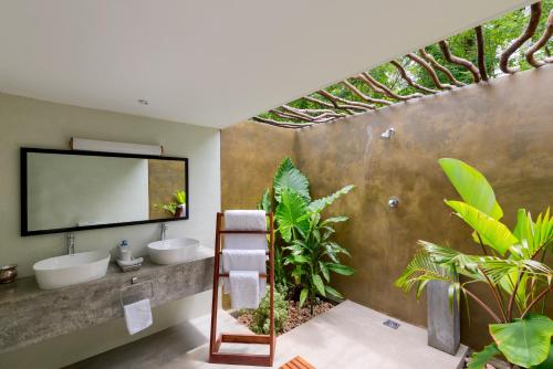 Standard Double Suite image 8
