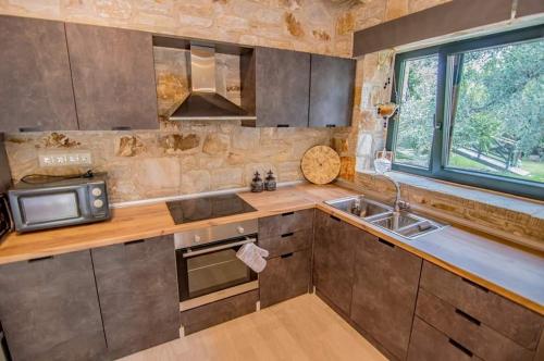 Kastro Stone House