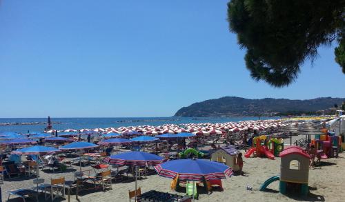 Strand, Villa la Casetta con giardino a 30 m dal mare in San Bartolomeo al Mare