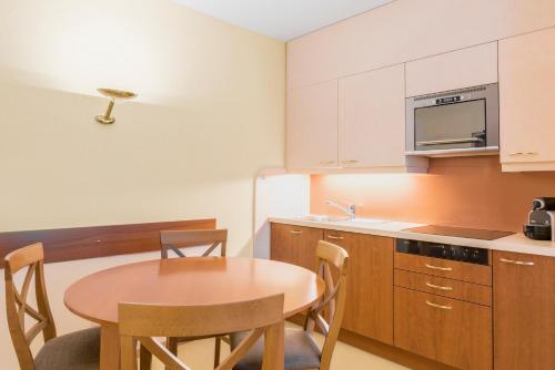 One-Bedroom Apartment - Annex