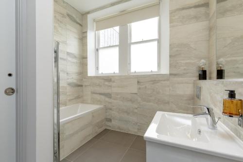 Destiny Scotland - Princes Street Residence, Эдинбург (фото 9)