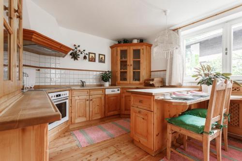 kuhinja, Ferienwohnung am Bründlweg (Ferienwohnung am Brundlweg) in Dechl
