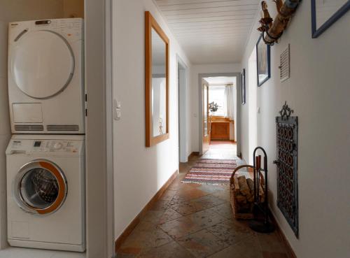 avla, Ferienwohnung am Bründlweg (Ferienwohnung am Brundlweg) in Dechl