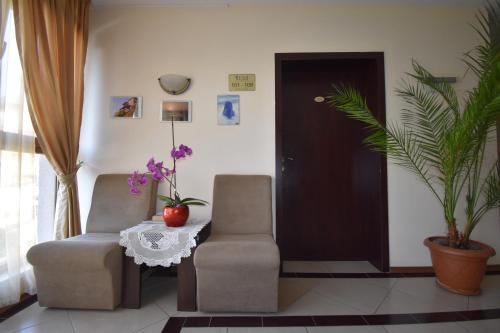 Kandrovi Hotel - image 13
